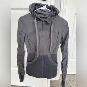Lululemon Dance Studio Jacket III in Soot Light size 4